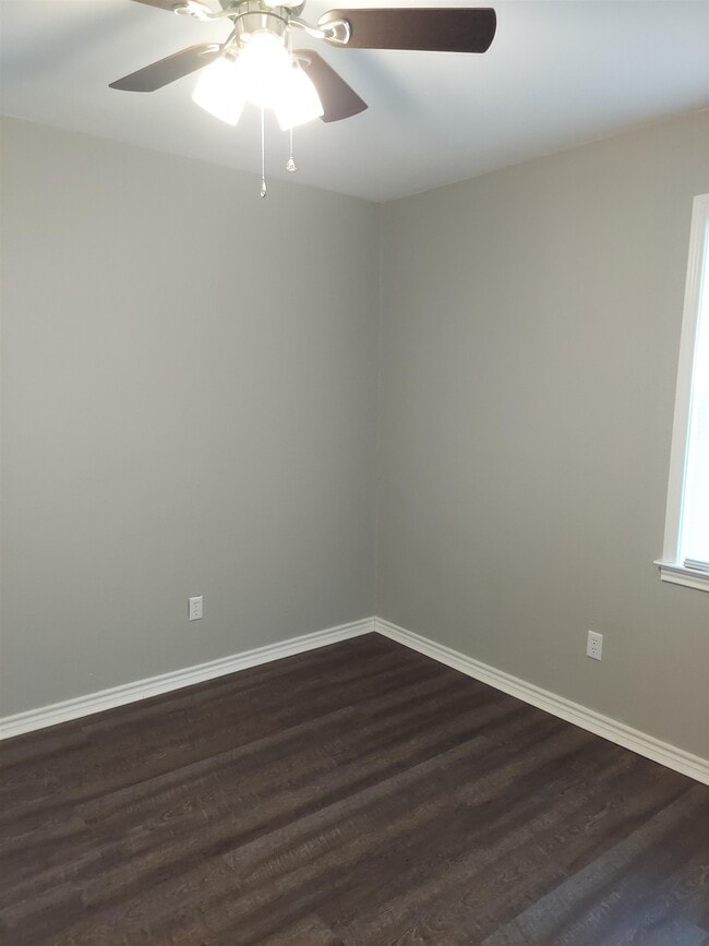 Building Photo - 606 S Pierce St