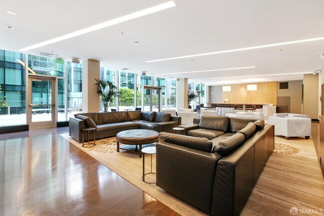 Building Photo - 333 Main St