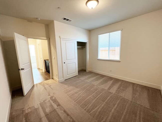 Building Photo - Well maintained 4-bedroom, 2-bathroom home...