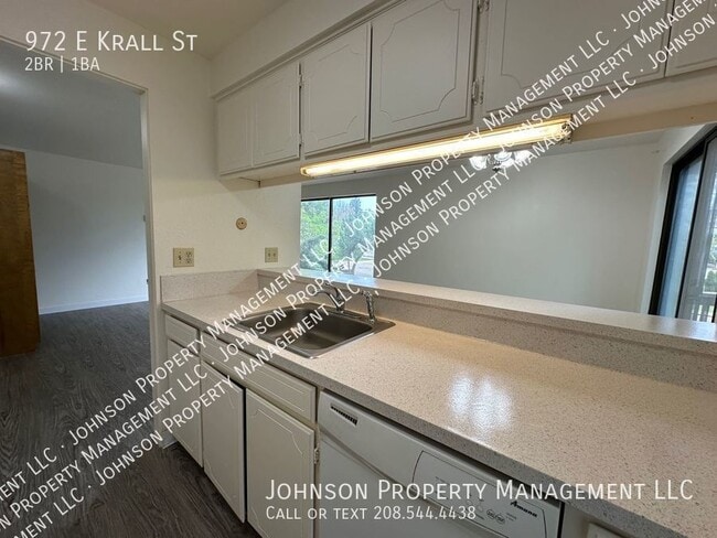 Building Photo - 972 E Krall St