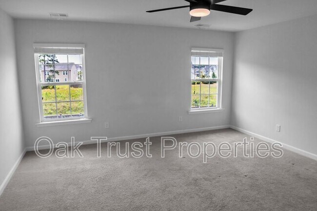 Building Photo - 821 Redbud Ln