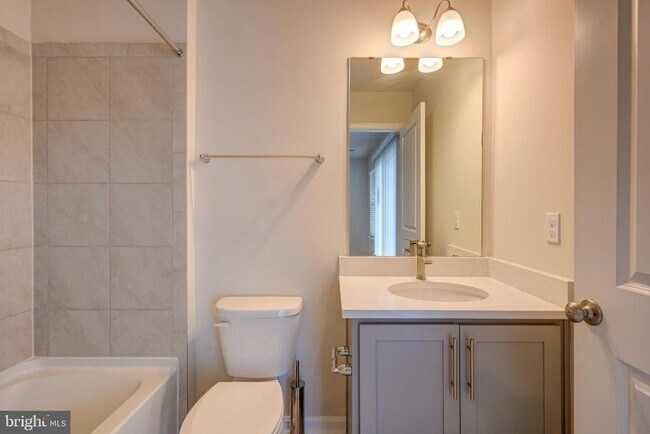 Building Photo - 5059 Silver Oak Dr