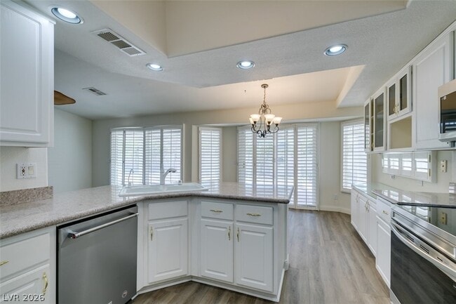 Building Photo - 8825 Fall Green Dr