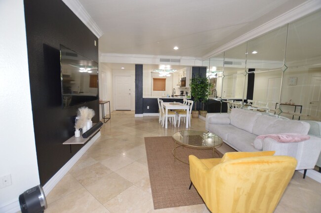 Building Photo - Newly Remodeled & Furnished Luxury Condo R...