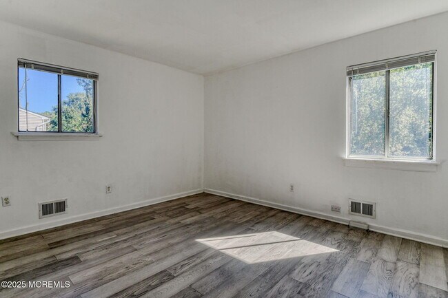 Building Photo - 204 Mill Creek Dr