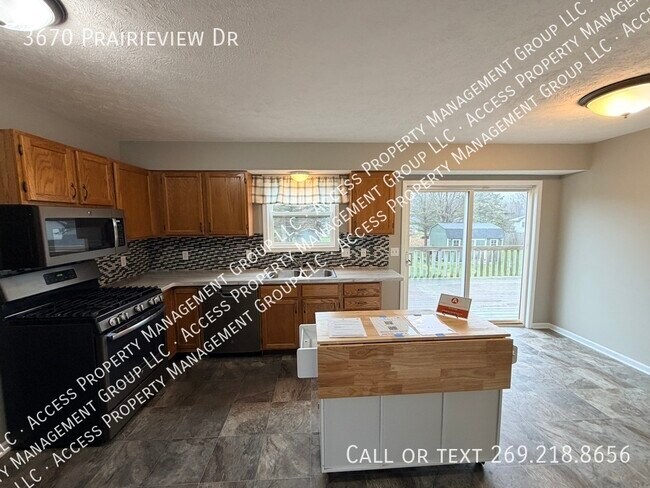 Building Photo - 3670 Prairieview Dr