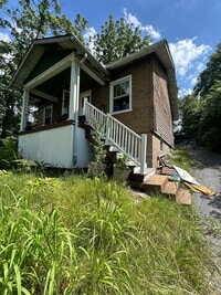 Building Photo - 7000 Florence Pl