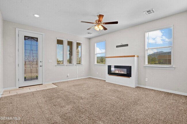 Building Photo - 585 Issa Circle