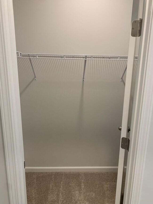 Building Photo - Modern Living in Windsor Hill