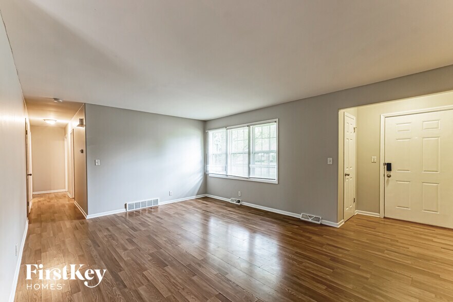 Building Photo - 1770 Lily St