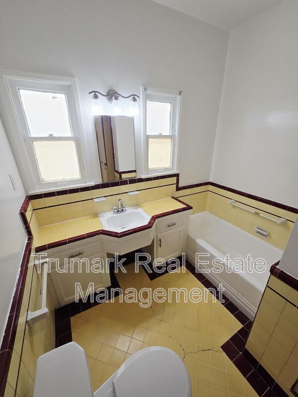 Building Photo - 410 E Harvard St
