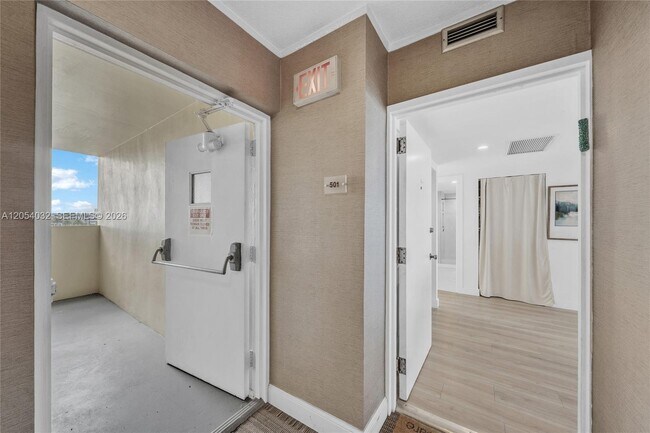 Building Photo - 11111 Biscayne Blvd
