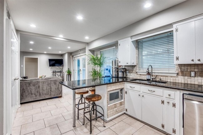 Building Photo - 6551 Highgate Ln