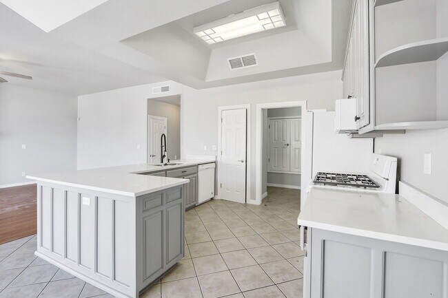 Building Photo - 4717 Excalibur Dr