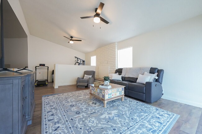 Building Photo - Furnished Master Bedroom 3 with Patio Access — Shared Executive Home