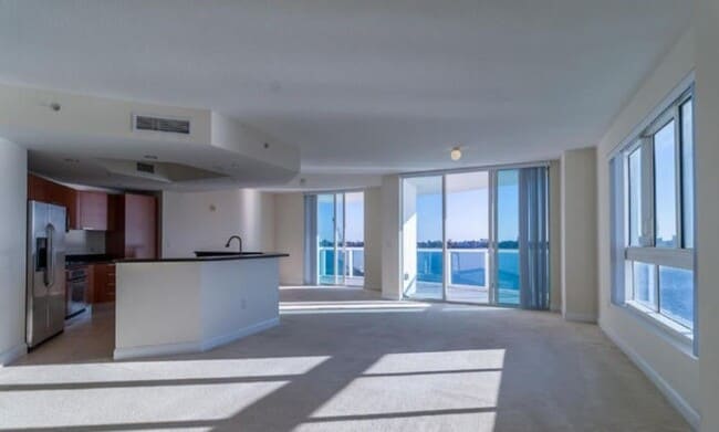 Building Photo - Direct riverfront 3 bedroom 3 bath