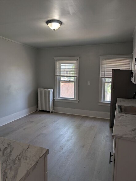 Building Photo - 1097 Dewey Ave
