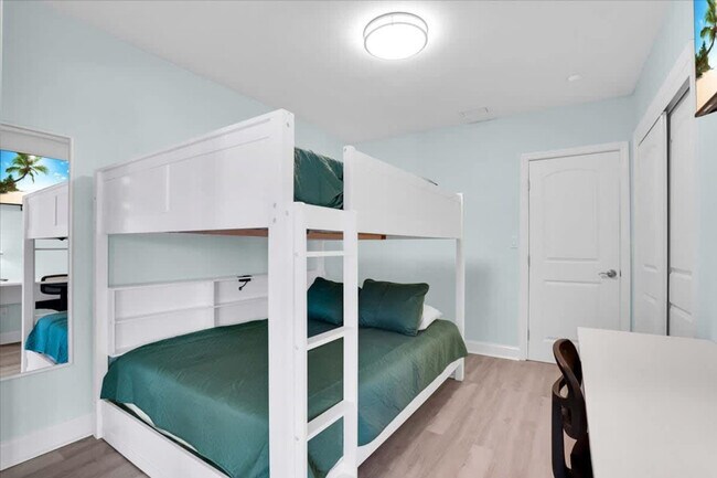 Building Photo - 115 Leland St SE