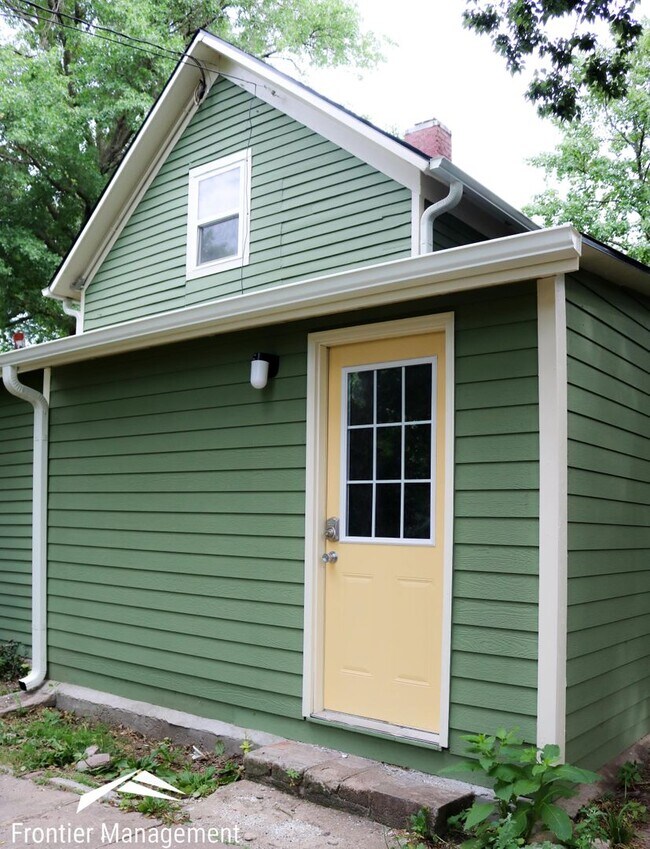 Building Photo - Recently Remodeled 3 Bedroom Farm Style Home!