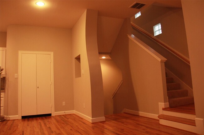 Building Photo - 3703 Main Poplar Dr