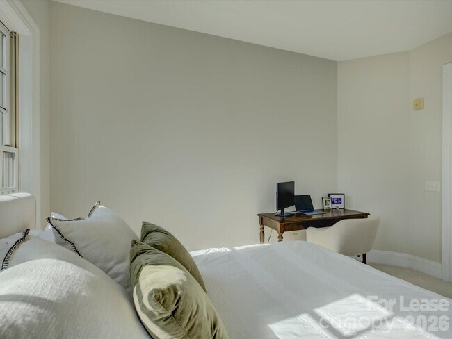 Building Photo - 3278 Park Rd