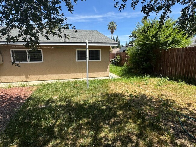 Building Photo - 7517-7519 Saint Philomena Way