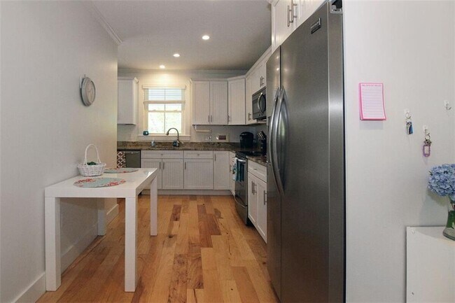 Building Photo - 364 Bellevue Ave