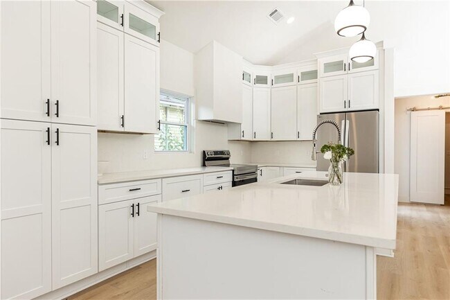 Building Photo - 433 Trabert Ave NW