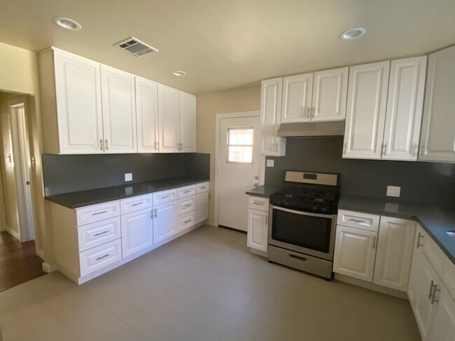 Building Photo - 13428 Friar St