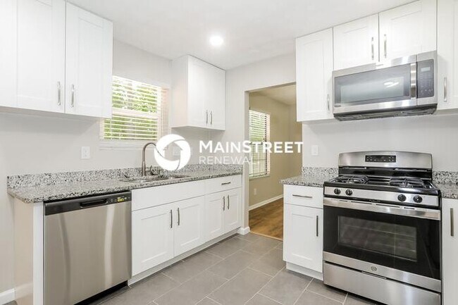 Building Photo - 3 Bedroom Pet-Friendly Home in Stone Mountain, GA with Main Street Renewal
