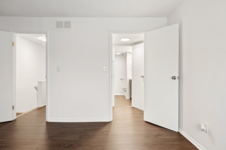 Building Photo - 7488 Country Brook Dr