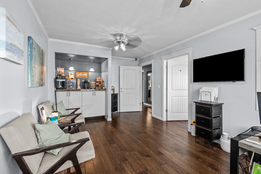 Primary Photo - Eagle Rock