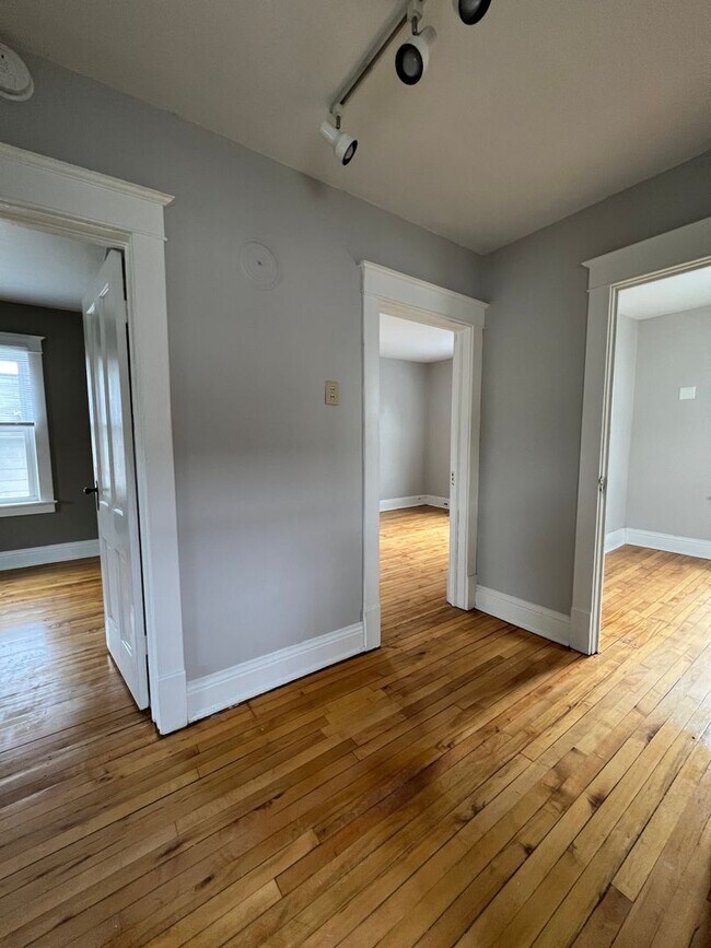 Building Photo - 4 Bedroom 2 Bath House Available in Wausau NOW!