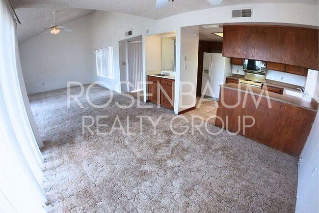 Building Photo - 828 E Junction St