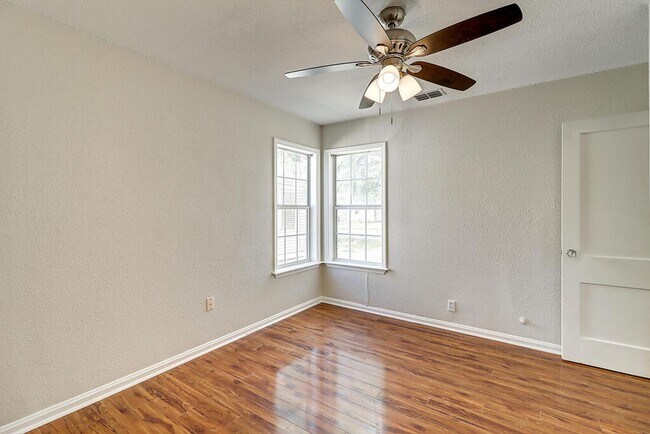 Building Photo - 722 Ralston Ave