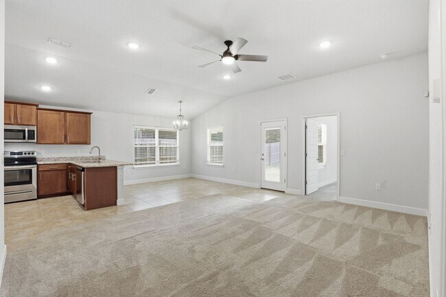 Building Photo - Newer Home in Alachua's Savannah Station