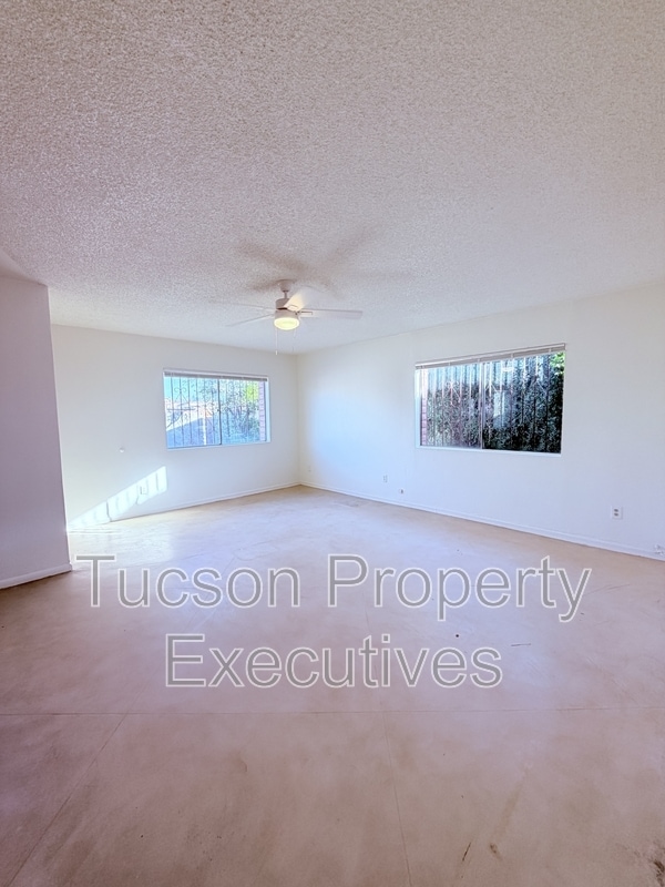 Building Photo - 1328-P1328 W Pennington St