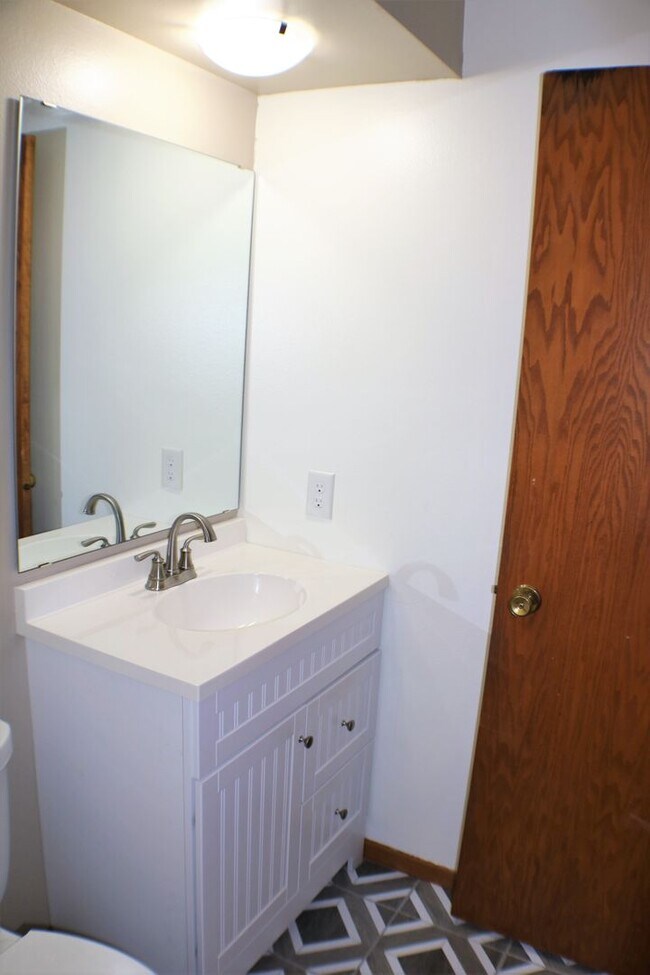 Building Photo - $1,125 | 2 Bedroom, 1.5 Bathroom 1st Floor Condo | No Pets | Sublease* | Available for August 1st...