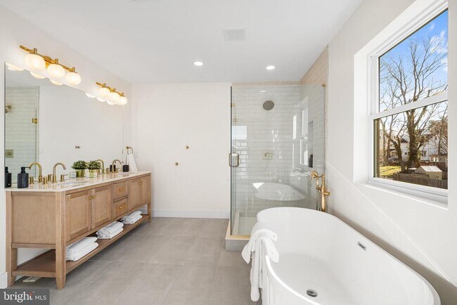 Building Photo - 705 Preston Ave