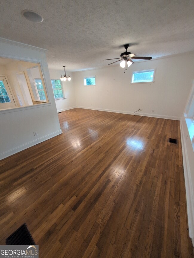 Building Photo - 202 Bishop Dr