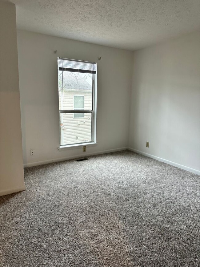 Building Photo - 2 bedroom townhouse in The Midlands! Avail...