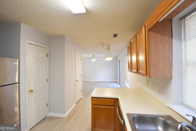 Building Photo - 147 S Fairfield Dr