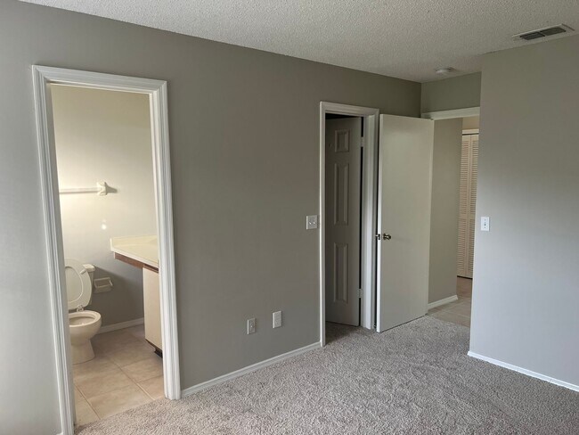 Building Photo - 2/2 Villa at Osceola Parkway! Available Now!