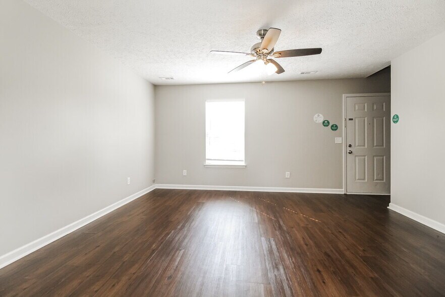 Building Photo - 1980 Old Castle Dr