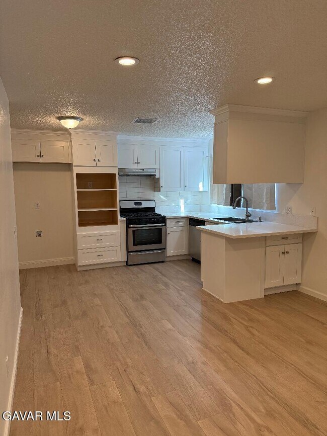 Building Photo - 45303 Lorimer Ave