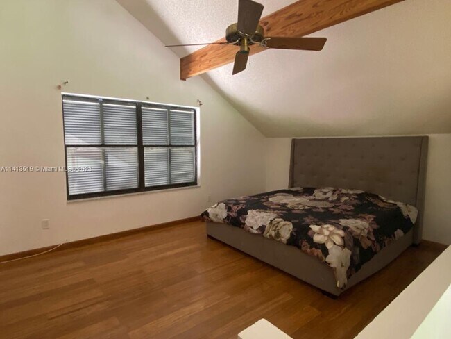 Building Photo - 16059 Wiltshire Dr E