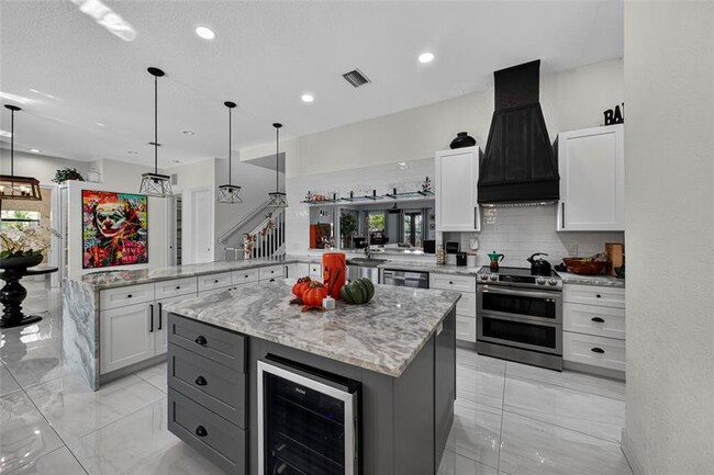 Building Photo - 2211 NE 43rd St