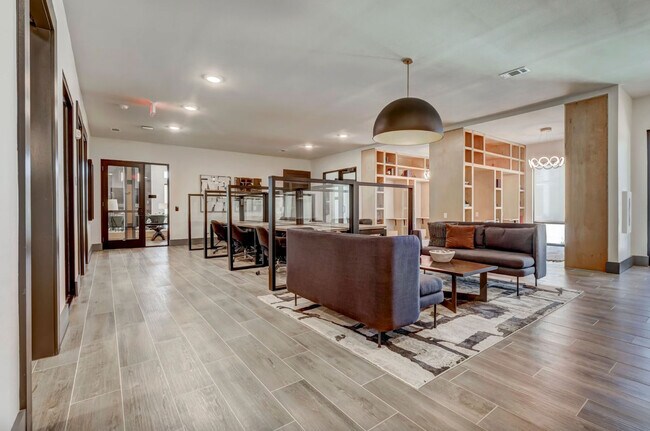 Building Photo - 5005 E Parmer Ln