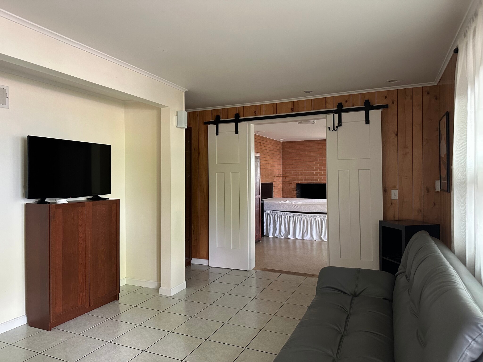 Building Photo - 1205 E 29th Pl