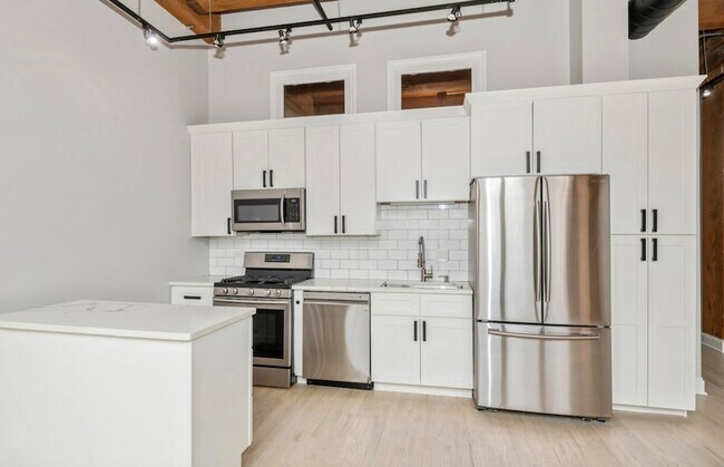 Building Photo - 1500 W Monroe St